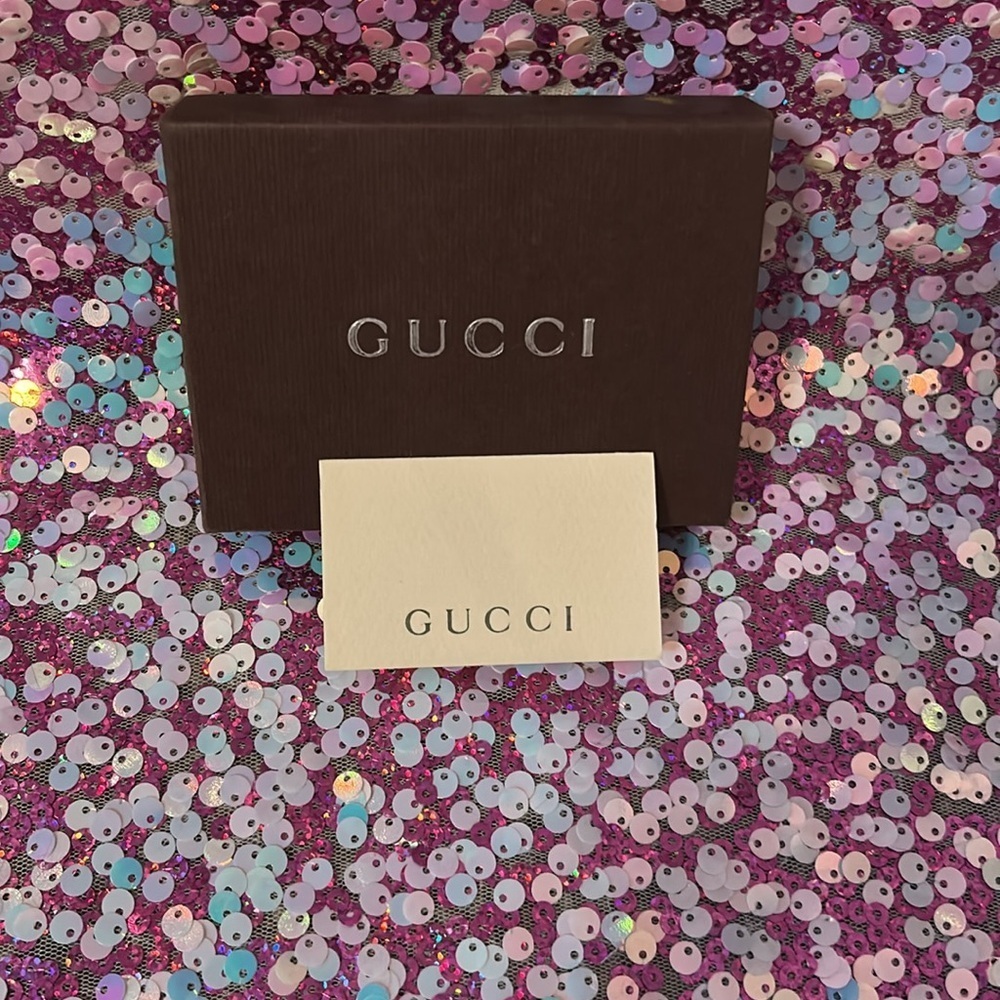 Elegant Gucci Burgundy key holder with Bamboo Accent - Picture 8 of 8